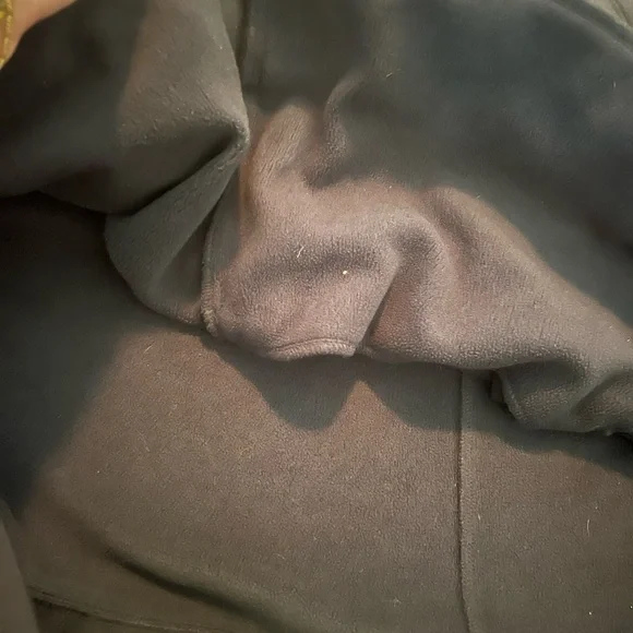 UGG PONCHO IN BLACK - Picture 7 of 12